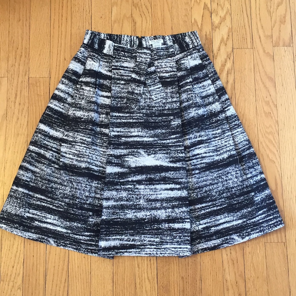 Kate Spade Black & White a-lined skirt